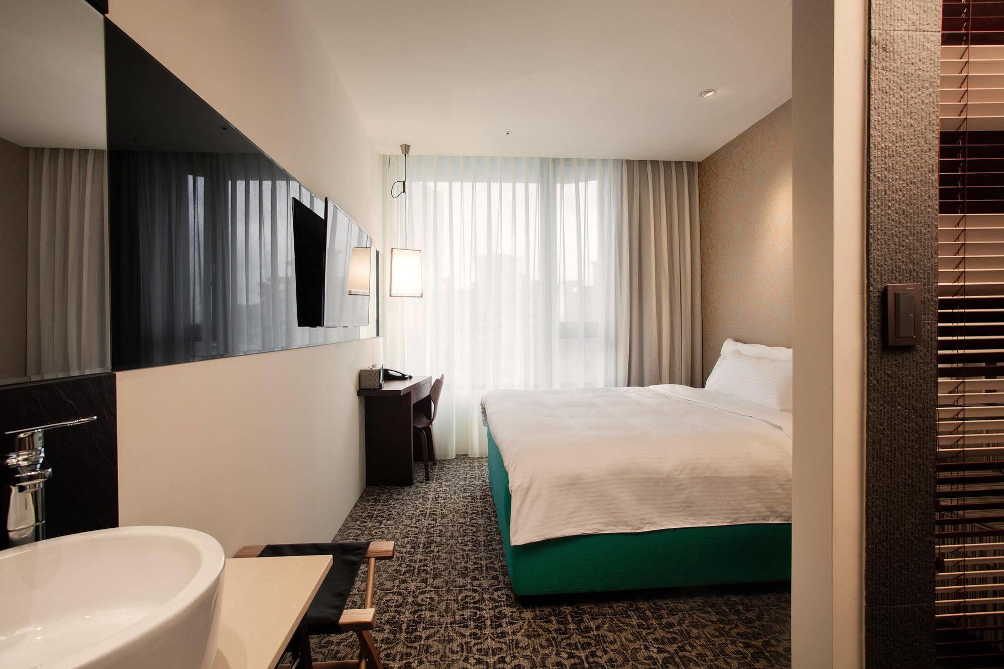Lacle Hotel-Luzhou Taipei Extérieur photo